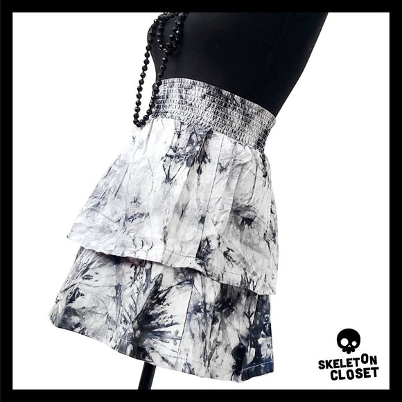 Black Tie Dye High Waisted Tiered Skirt 80s or 90s Grunge New Wave Vibe - Picture 2 of 5